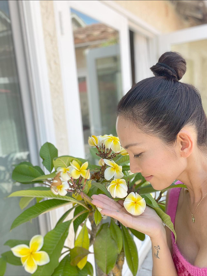 Diễn viên Kim Hiền sống trong biệt thự đầy hoa lá, xanh mướt bốn mùa - Ảnh 6