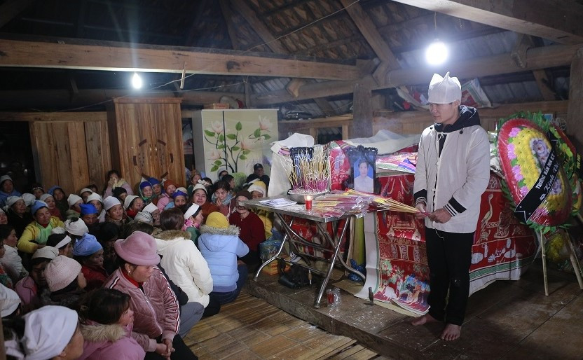 Hoàn cảnh éo le của hai bố con thầy giáo tử vong dưới vực sâu ở Thanh Hóa: Chỉ còn lại mẹ già hơn 70 tuổi - Ảnh 1