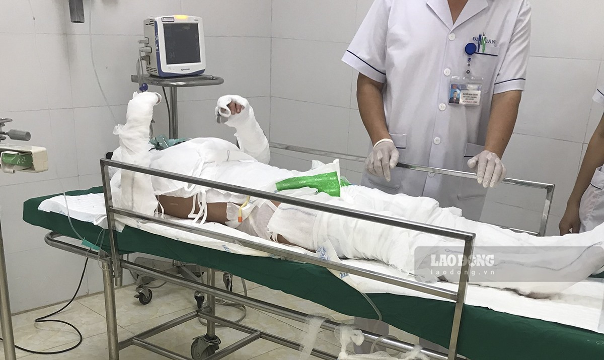 Vụ xe cấp cứu bị cháy rụi ở Điện Biên: Nạn nhân bị bỏng trên 40% là sản phụ câm điếc bẩm sinh - Ảnh 3