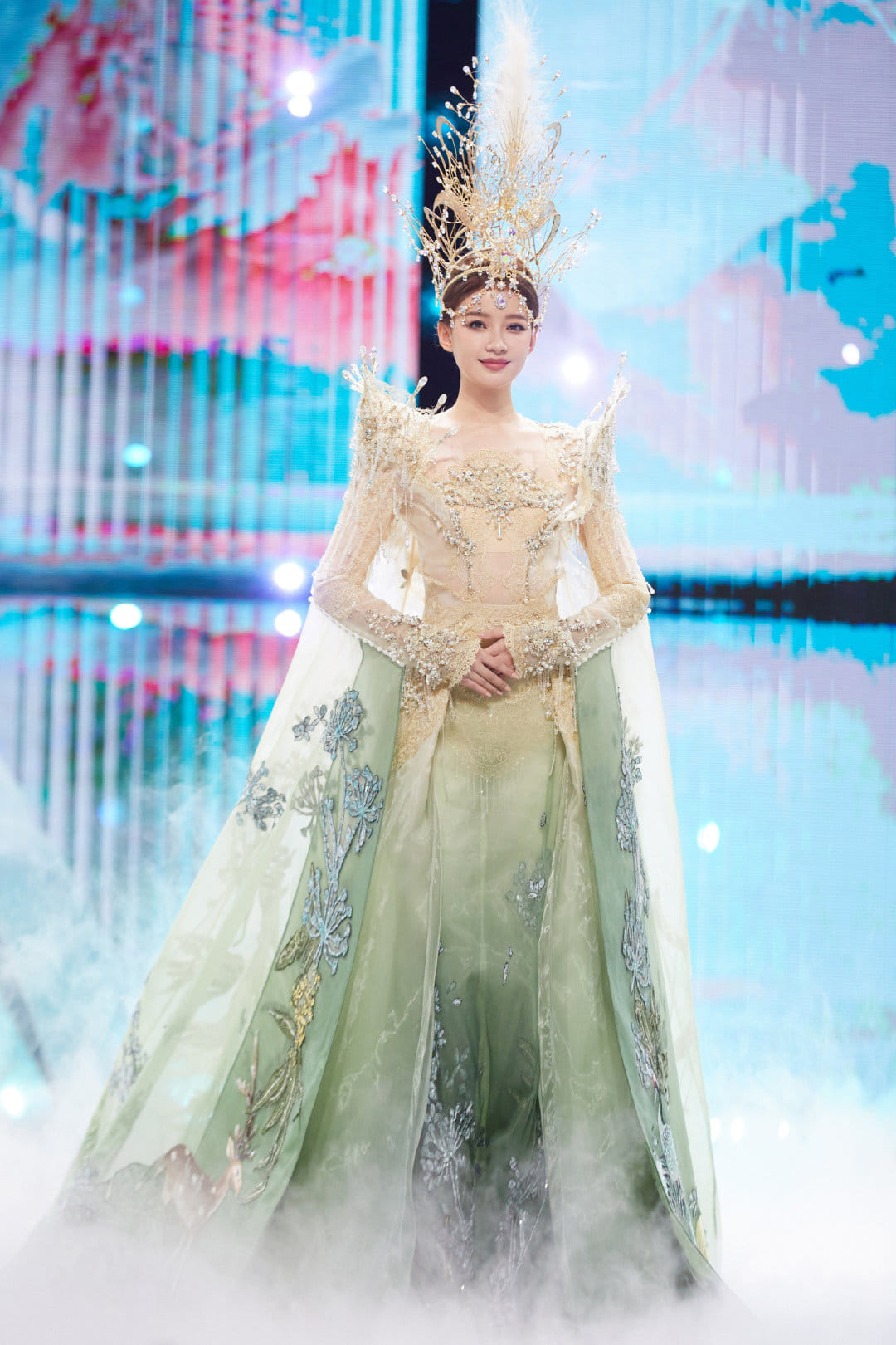 Cận cảnh trang phục trình diễn của Tôn Di tại lễ khai mạc Kim Ưng năm 2022 - Ảnh 10