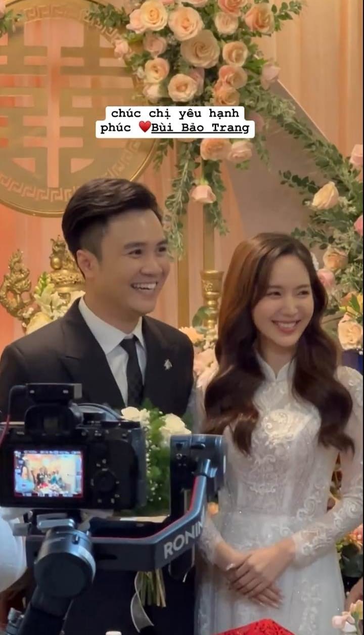 'Thánh nữ Bolero' Jang Mi bất ngờ tổ chức đám cưới: Cô dâu xinh đẹp trong tà áo dài trắng, dàn phù dâu 'siêu chất lượng' - Ảnh 1