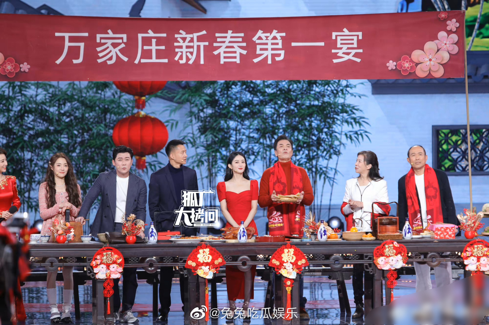 Loạt ảnh rực rỡ của Triệu Lệ Dĩnh trong buổi ghi hình Gala Xuân Vãn Bắc Kinh, hội ngộ cùng ekip Hạnh Phúc Đến Vạn Gia - Ảnh 5