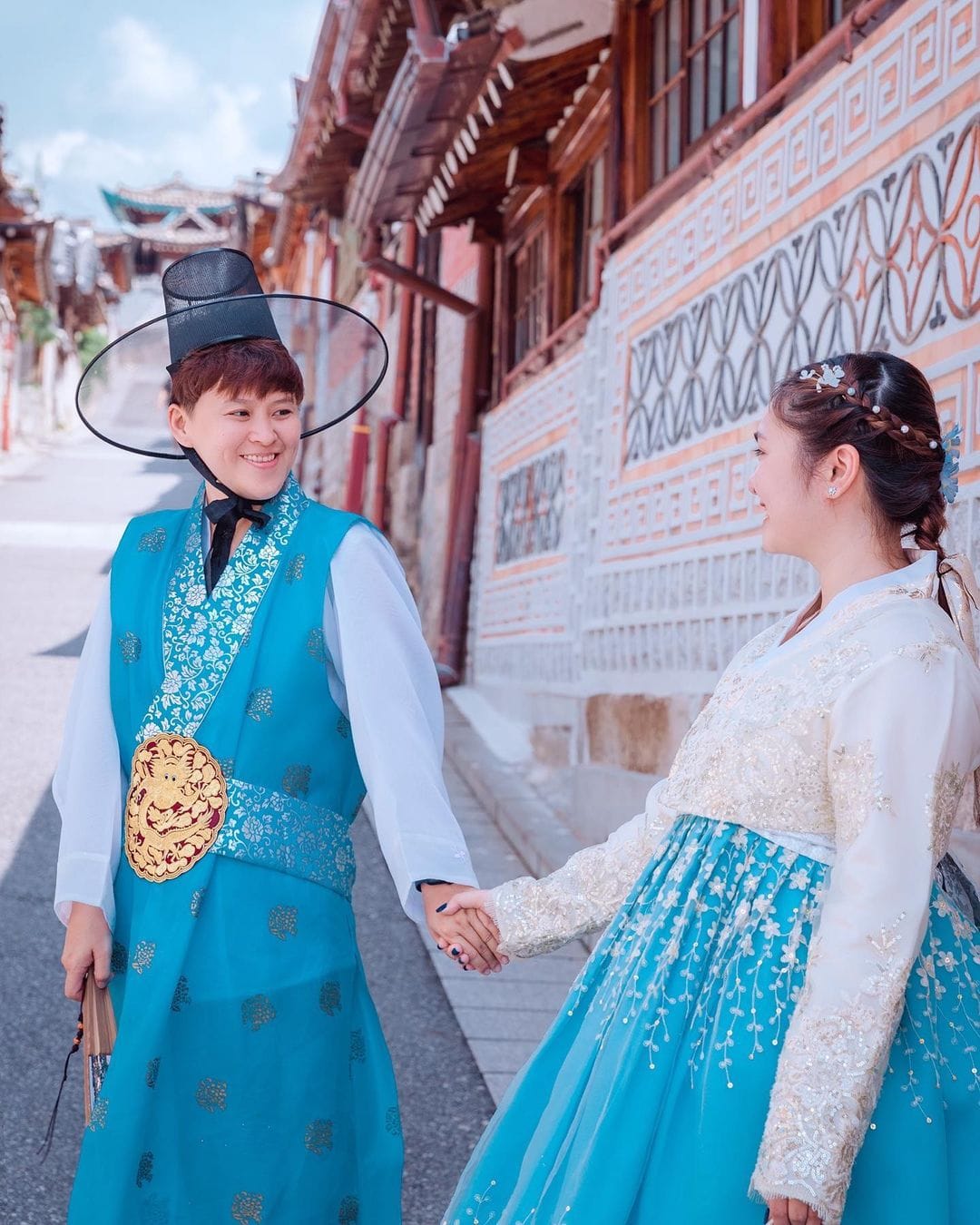 Mặc lùm xùm với gia đình, Thiện Nhân đăng ảnh ngọt 'như phim Hàn' bên người yêu đồng giới tại xứ sở kim chi - Ảnh 2
