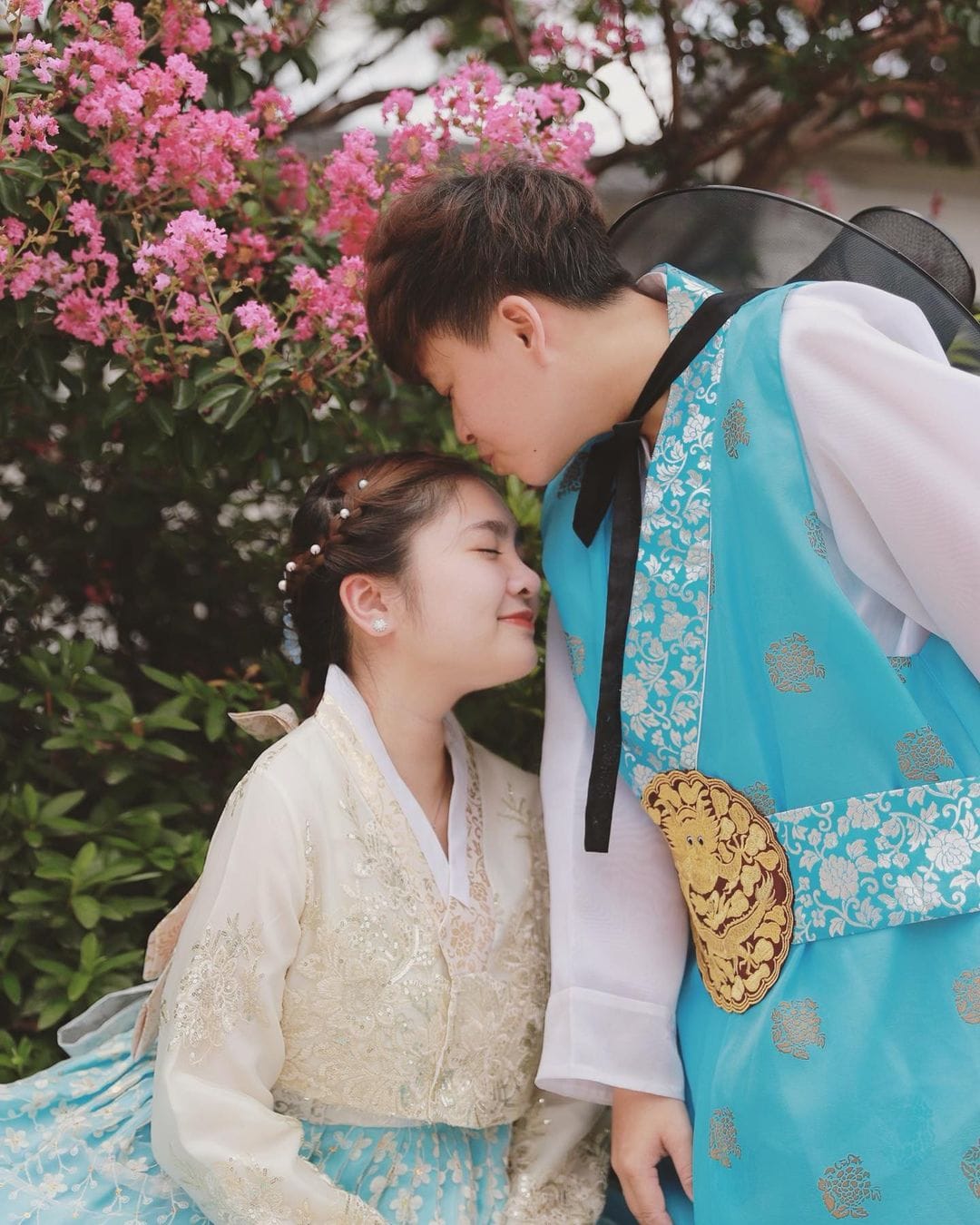 Mặc lùm xùm với gia đình, Thiện Nhân đăng ảnh ngọt 'như phim Hàn' bên người yêu đồng giới tại xứ sở kim chi - Ảnh 4