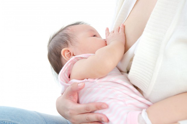 Sữa mẹ tiết ra nhiều hơn khi bé quấy khóc, thông tin mới mà mọi mẹ bầu cần biết - Ảnh 2