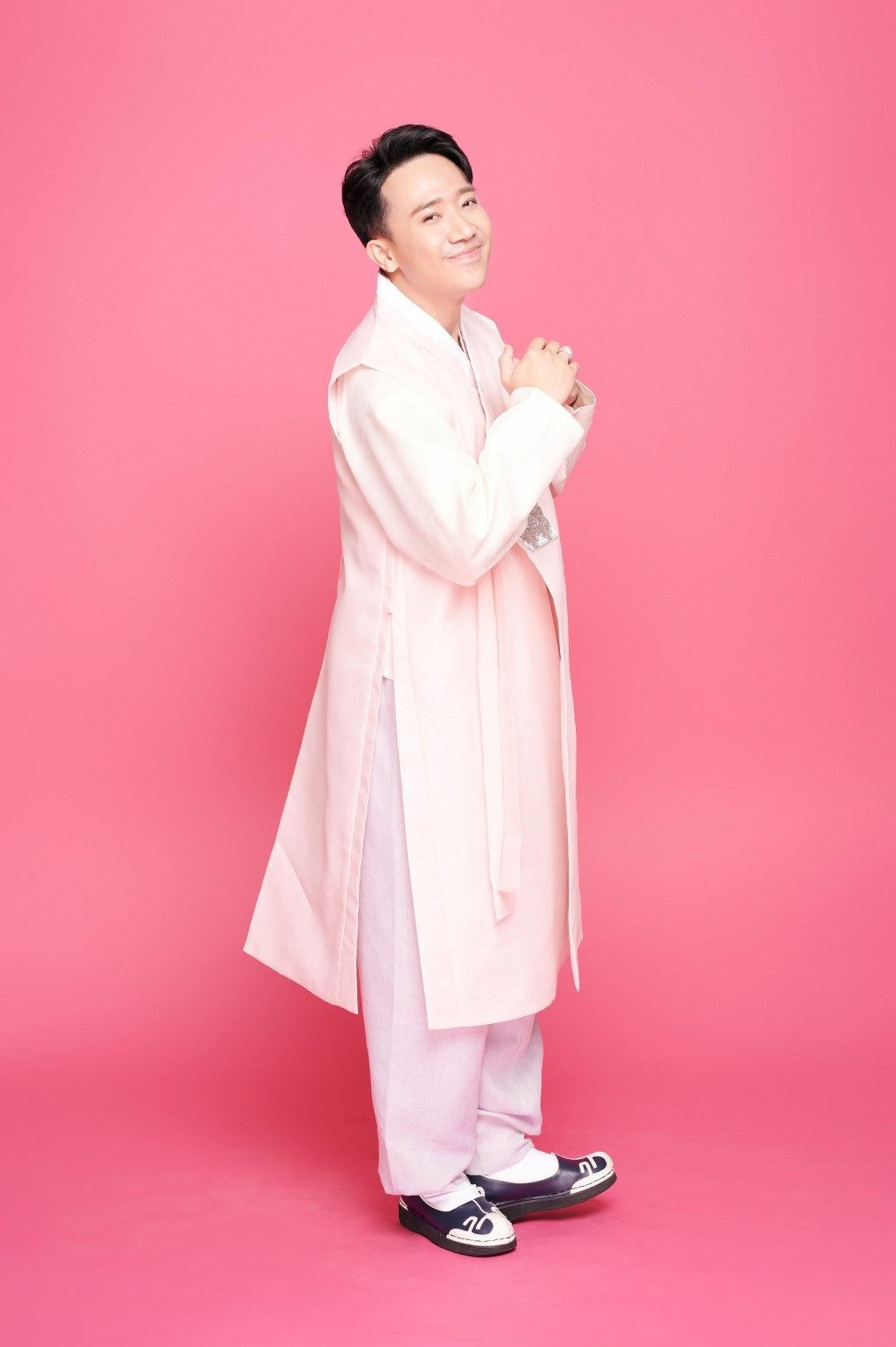 Trấn Thành - Hari Won tình tứ trong trang phục Hanbok Hàn Quốc sau khi công khai bị liệt cơ mặt trái - Ảnh 8
