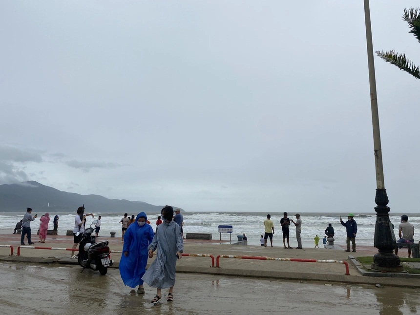 Những du khách kể lại hành trình mắc kẹt ở Đà Nẵng đợi bão tan trong khách sạn: lo lắng nhưng cũng ấm lòng  - Ảnh 6