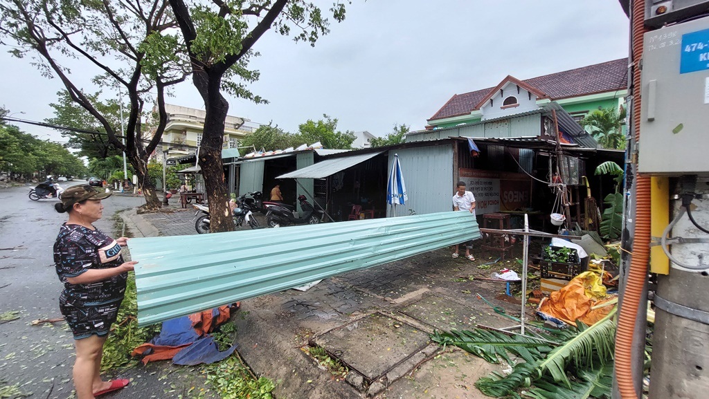 Những du khách kể lại hành trình mắc kẹt ở Đà Nẵng đợi bão tan trong khách sạn: lo lắng nhưng cũng ấm lòng  - Ảnh 8