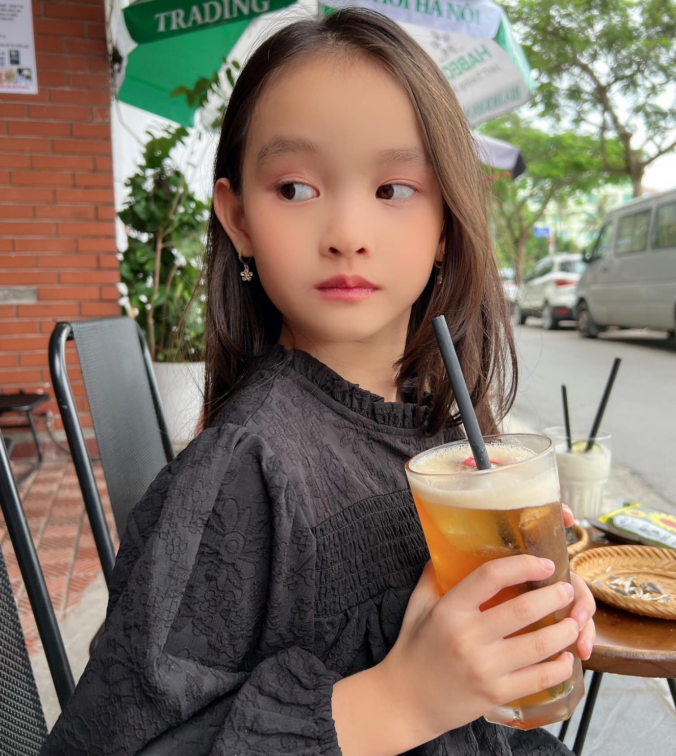 'Con gái nuôi' 6 tuổi của Hoa hậu Ngọc Hân được khen ngợi xinh như tranh vẽ, càng lớn càng bộc lộ tố chất mỹ nhân tương lai - Ảnh 6