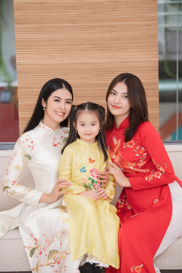 'Con gái nuôi' 6 tuổi của Hoa hậu Ngọc Hân được khen ngợi xinh như tranh vẽ, càng lớn càng bộc lộ tố chất mỹ nhân tương lai - Ảnh 1