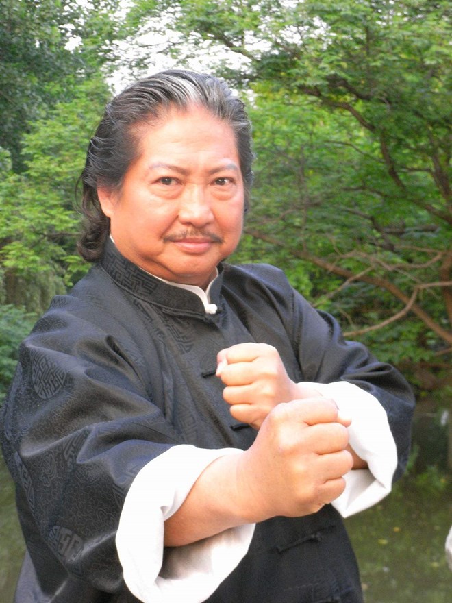 Ngôi sao võ thuật Hồng Kim Bảo hiếm hoi xuất hiện ở tuổi 70: Sức khỏe kém, cân nặng lên xuống thất thường  - Ảnh 3