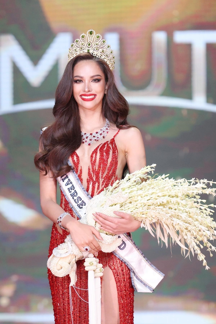 Tân Miss Universe Thailand 2022 Anna Sueangam-iam - nàng hoa hậu lớn lên từ bãi rác - Ảnh 2