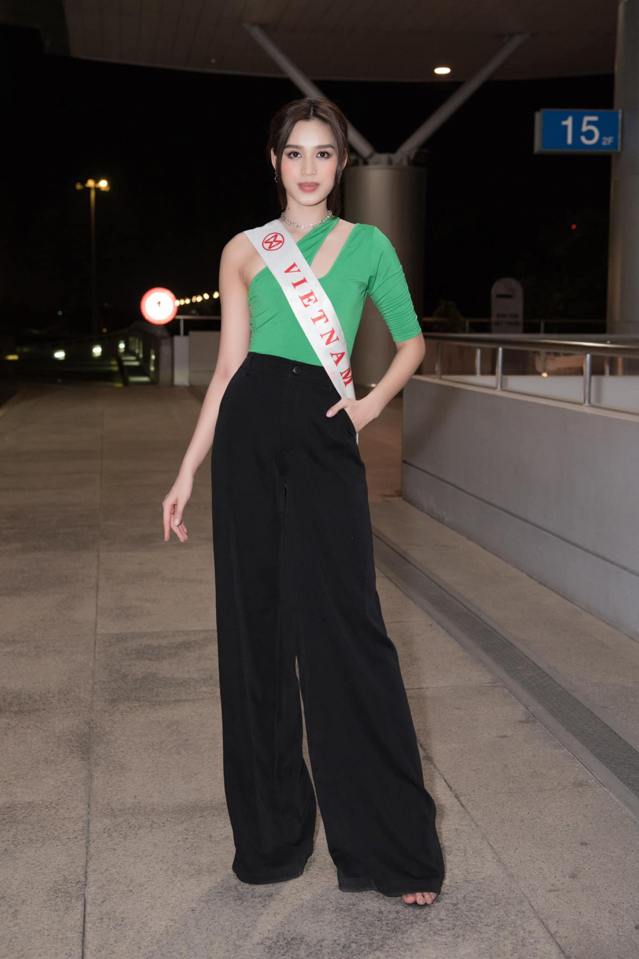 Bật mí kiểu quần 'được lòng' Hoa hậu Đỗ Thị Hà, được diện từ nhà ra phố, từ Việt sang tận trời Tây - Ảnh 5
