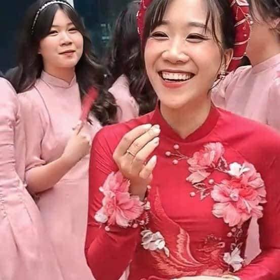 Màn tặng quà cưới lầy lội đến từ vị trí cô dâu, biểu cảm chú rể mới là tâm điểm khiến netizen cười ngất  - Ảnh 6
