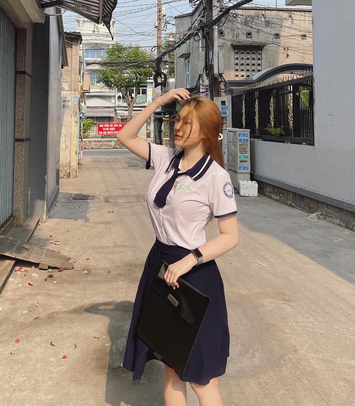 Trần Trân - 'cô giáo nóng bỏng nhất Việt Nam' bỗng hóa thành học sinh nhân ngày khai giảng năm học mới, nhan sắc ra sao mà khiến nhiều người phát cuồng  - Ảnh 2