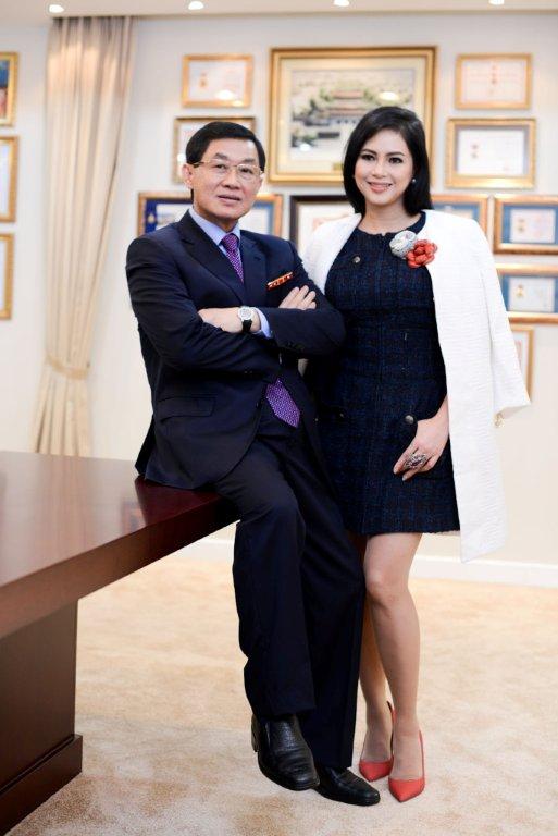 Johnathan Hanh Nguyen va vo Le Hong Thuy Tien