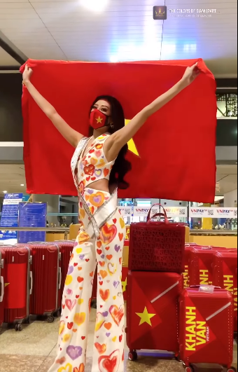 Hoa hậu Khánh Vân lên đường sang Mỹ thi Miss Universe, trang phục gây chú ý - Ảnh 6