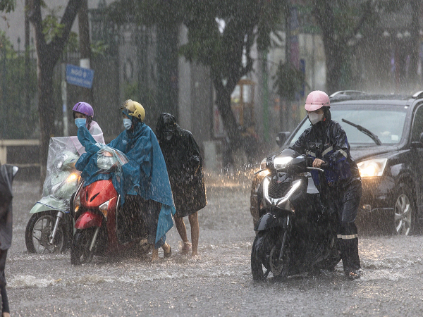 Dự báo thời tiết hôm nay 15/06: TP HCM và Nam Bộ tiếp tục đón mưa lớn, Miền Bắc đề phòng ngập úng - Ảnh 1