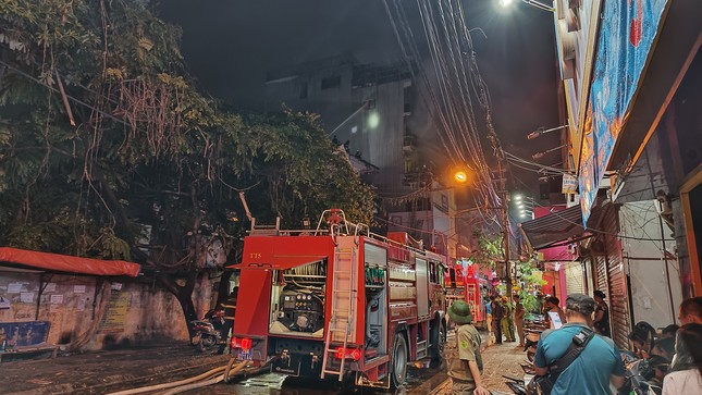 Hà Nội yêu cầu làm rõ nguyên nhân, trách nhiệm tổ chức, cá nhân trong vụ cháy nhà 4 người chết thương tâm ở phố Định Công Hạ - Ảnh 3