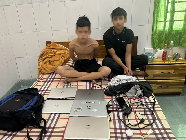 Bắt giữ 2 thiếu niên trộm nhiều máy tính, máy ảnh ở Đà Nẵng đang lẩn trốn ở Quảng Nam - Ảnh 1
