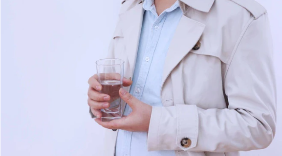 Người có thể chất trường thọ thường sở hữu 4 thói quen khi uống nước, kiểm tra xem bạn có bao nhiêu trong số đó - Ảnh 3