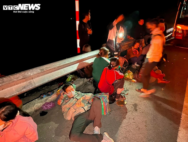 Nguyên nhân tai nạn thảm khốc trên cao tốc Cam Lộ - La Sơn khiến 11 người thương vong - Ảnh 3