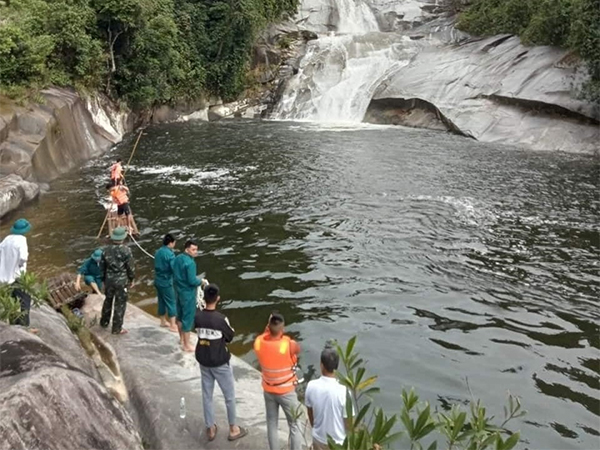 Nghệ An: Một người đàn ông bị mất tích bí ẩn khi đi tắm ở thác 7 tầng - Ảnh 1