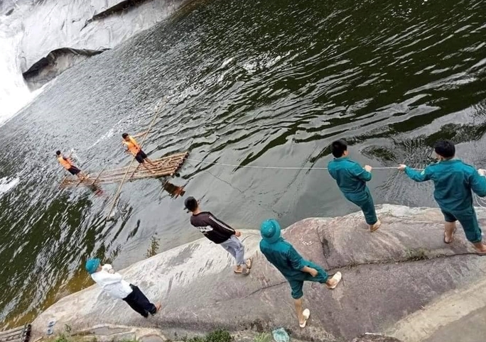 Nghệ An: Một người đàn ông bị mất tích bí ẩn khi đi tắm ở thác 7 tầng - Ảnh 2