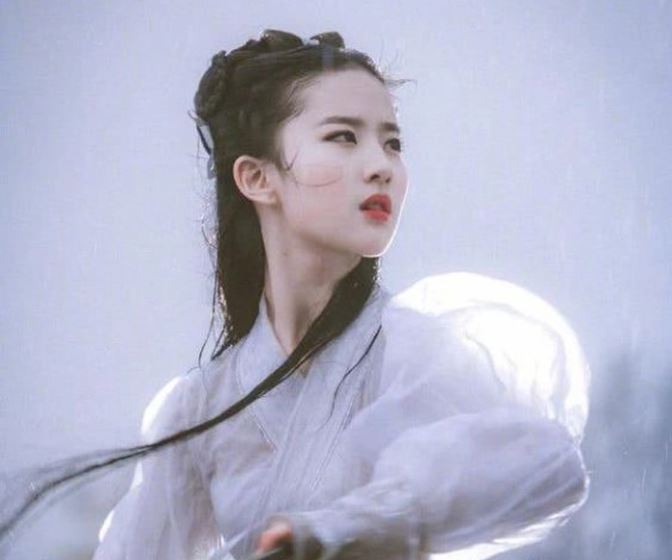 Thì ra vai' Tiểu Long Nữ là do Lưu Diệc Phi 'cướp' từ tay của một 'đệ nhất mỹ nhân cổ trang Trung Quốc' - Ảnh 2