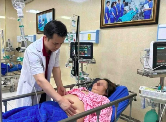Hà Nội: Nghi ngờ của bác sĩ đã cứu sống người phụ nữ mang thai lưu, u xơ tử cung nặng - Ảnh 1