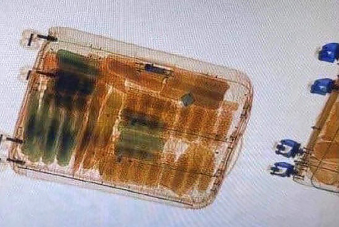 Phản ứng của 4 tiếp viên hàng không khi bị phát hiện vận chuyển 10kg ma túy: Tiết lộ số tiền được trả công - Ảnh 1