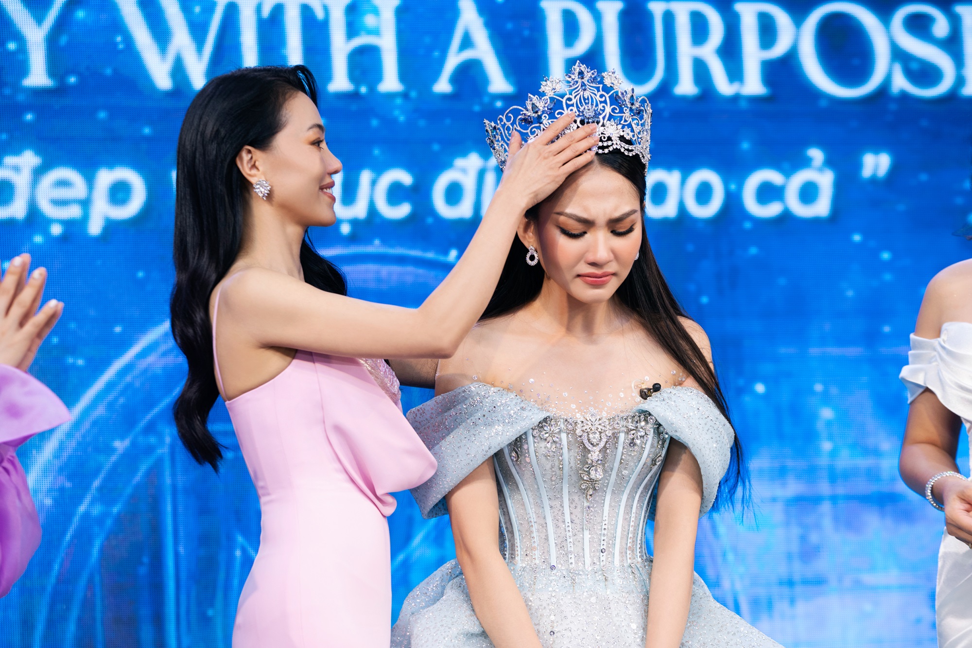 Tranh cãi quanh việc Hoa hậu Mai Phương bán vương miện: 'Trời, vậy đấu giá để làm gì nhỉ' - Ảnh 3