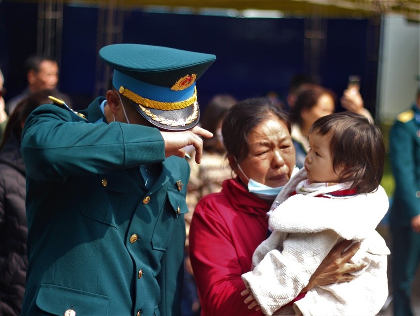 Lời hứa ở nhà mới dở dang của phi công Trần Ngọc Duy: Con đầu chỉ mới 6 tuổi, con gái út 13 tháng không còn được gặp cha - Ảnh 3