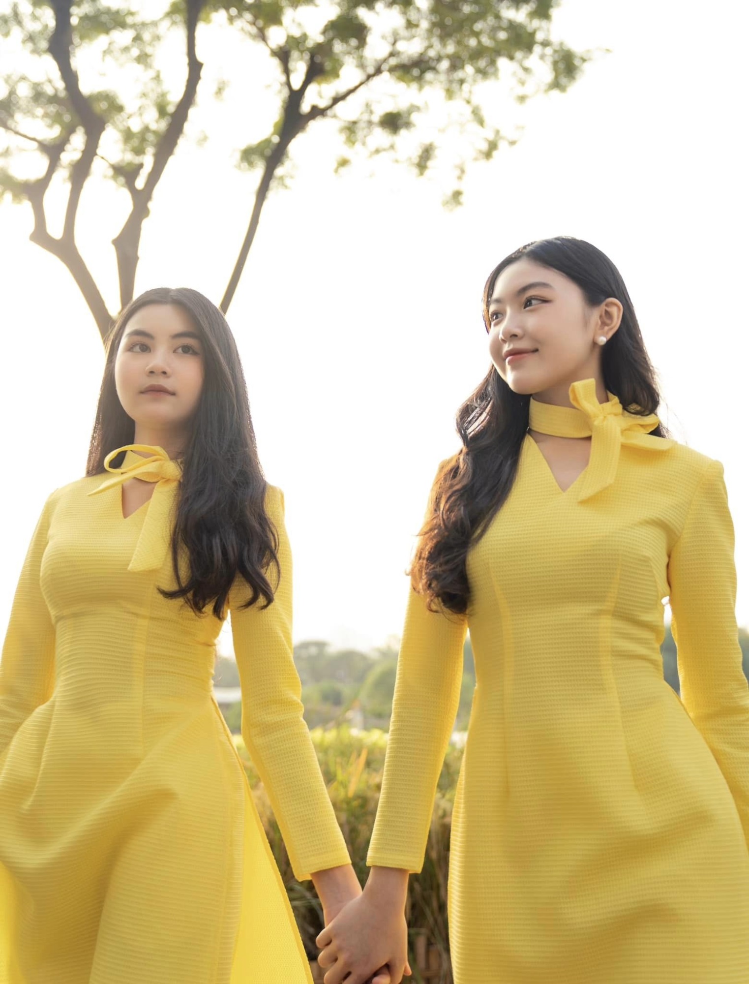 Mùng 1 Tết, 2 con gái của MC Quyền Linh chiếm trọn spotlight vì quá xinh, 'nhuộm vàng' cả mạng xã hội bằng loạt ảnh hạnh phúc - Ảnh 7