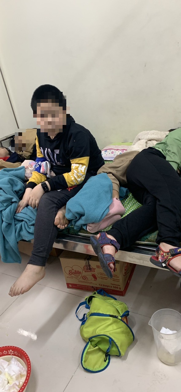 Vụ 50 học sinh nghi bị ngộ độc khi đi dã ngoại ở Hà Nội: Công an chính thức vào cuộc điều tra  - Ảnh 1