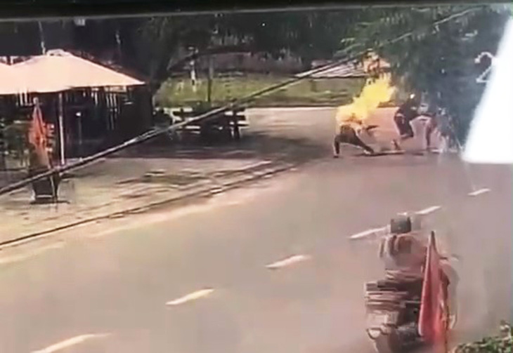 Diễn biến MỚI trong vụ người phụ nữ bị tạt xăng đốt cháy giữa đường gây rúng động tại Quảng Nam - Ảnh 1