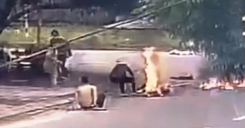 Rùng mình trước đoạn clip cô gái bị đánh ghen, tạt xăng đốt ngay tại giữa đường ở Quảng Nam  - Ảnh 1