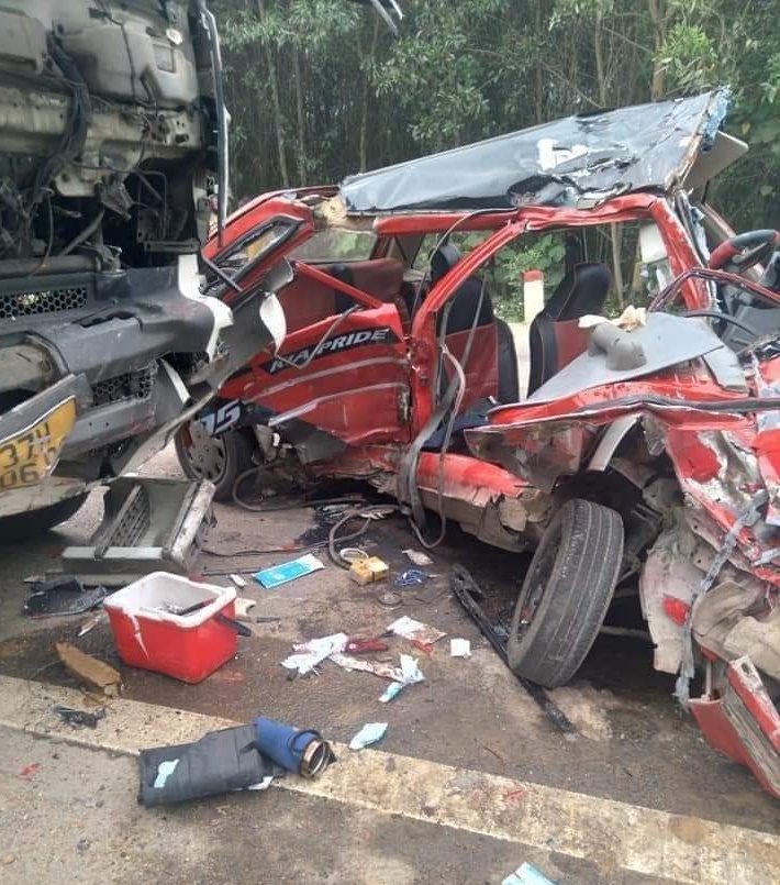 Xác định nguyên nhân vụ tai nạn khiến 4 người thương vong trên đường đi du lịch: Lái xe tải kể lại giây phút kinh hoàng - Ảnh 1