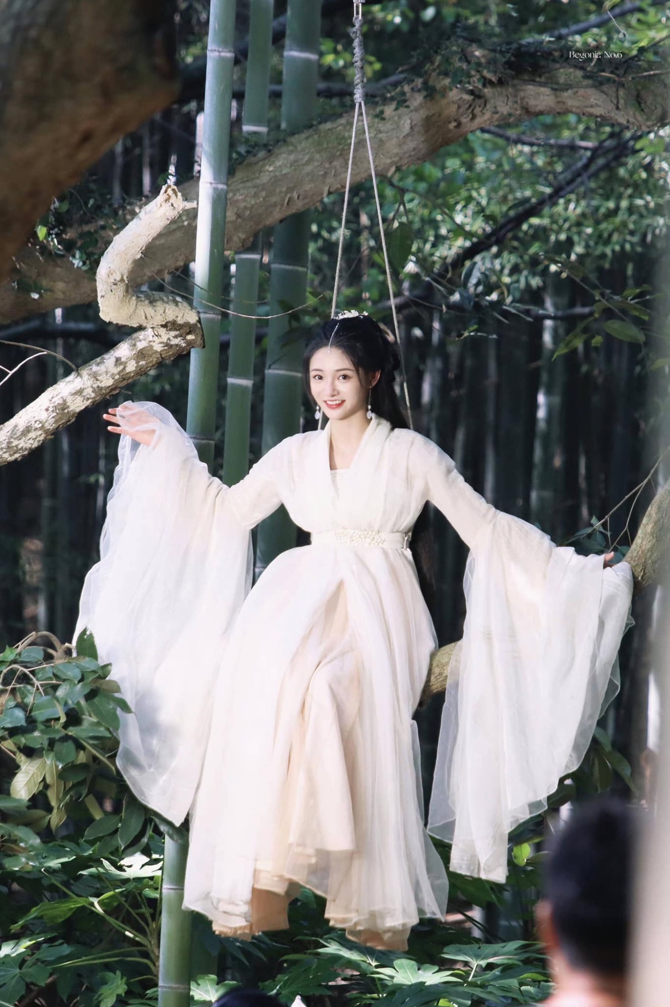 Fan phát sốt trước mỹ nhân tái hiện vẻ đẹp hoàn hảo của 'Tiểu Long Nữ' Lưu Diệc Phi trong Thần Điêu Đại Hiệp  - Ảnh 4
