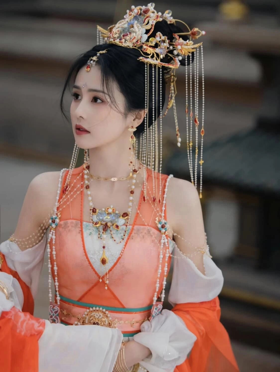 Bạch Lộc chính thức 'diễm áp' nhan sắc nữ phụ Trần Đô Linh với tạo hình nữ thần Đôn Hoàng trong Trường Nguyệt Tẫn Minh  - Ảnh 4