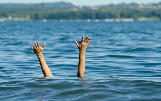 Nóng: Đi tắm biển, một bé trai 10 tuổi bị sóng cuốn trôi - Ảnh 2