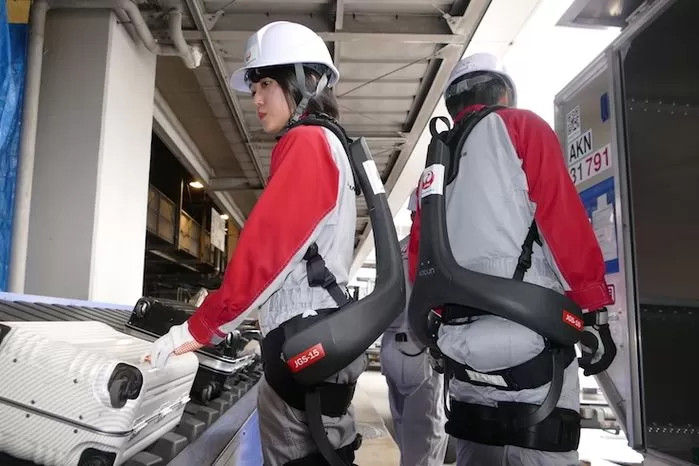 Nhật Bản giới thiệu vật dụng giúp phụ nữ có thể mang vác vật nặng - Ảnh 1