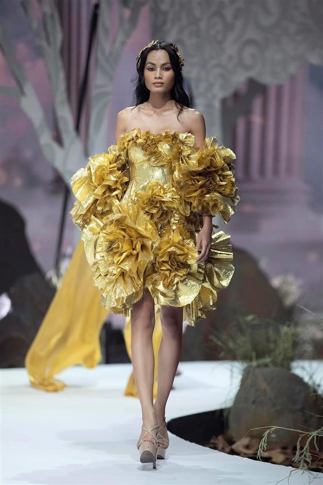 Cùng nhìn lại những khoảnh khắc cố người mẫu Châu Kim Sang sải bước trên sàn diễn thời trang - Ảnh 5