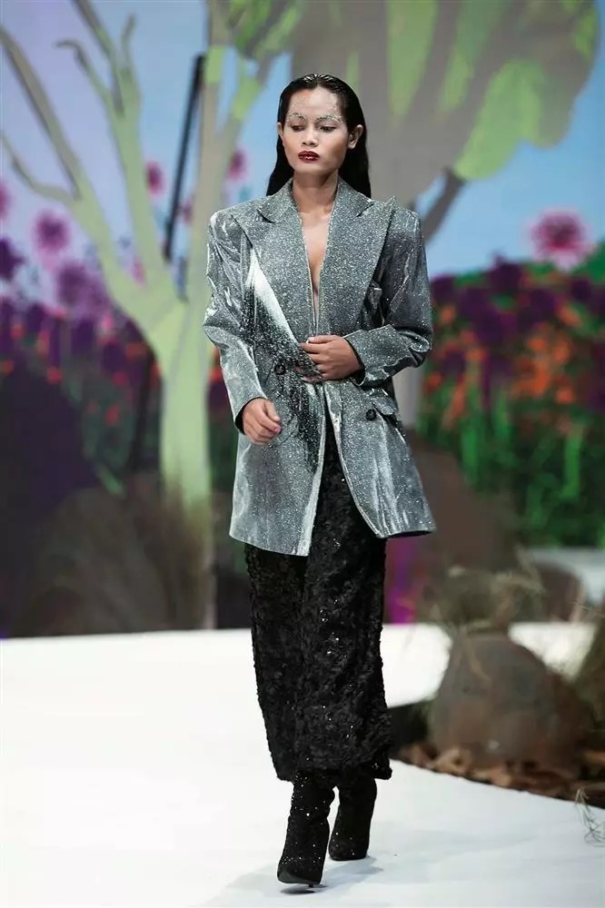Cùng nhìn lại những khoảnh khắc cố người mẫu Châu Kim Sang sải bước trên sàn diễn thời trang - Ảnh 8