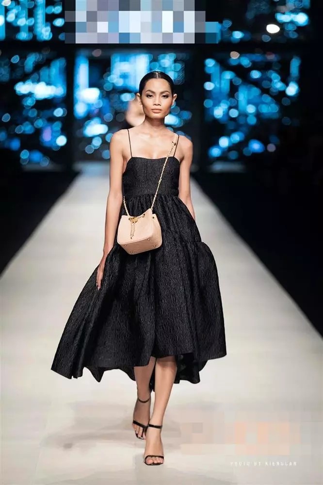 Cùng nhìn lại những khoảnh khắc cố người mẫu Châu Kim Sang sải bước trên sàn diễn thời trang - Ảnh 9