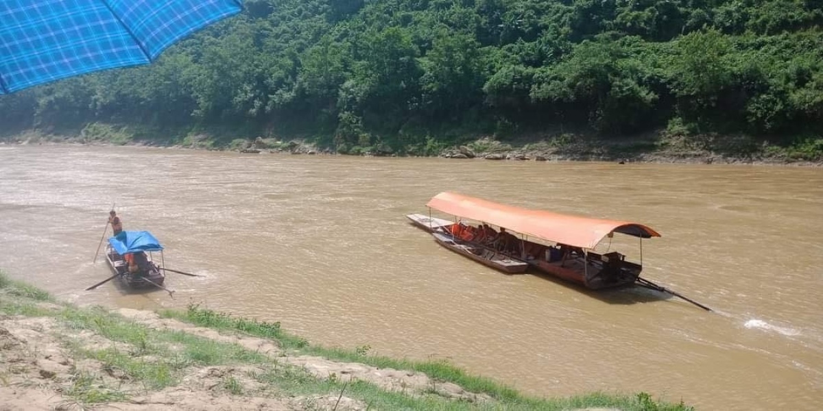 Lào: Bàng hoàng vụ lật thuyền trên sông Mekong, ít nhất 5 người thiệt mạng và mất tích - Ảnh 2