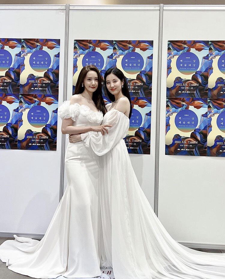 Bộ đôi “Thiên thần áo trắng” - Yoona và Seohyun (SNSD) xuất hiện trong cùng một khung hình, đẹp rạng ngời tại buổi lễ trao giải - Ảnh 1