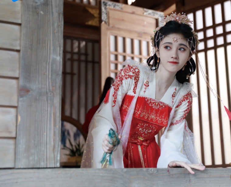 Netizen 'thở phào' khi Cúc Tịnh Y nhường lại vai nữ chính của Bạch Trạch Lệnh cho Trần Đô Linh - Ảnh 2