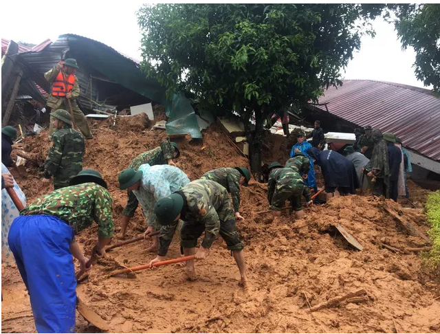 Sạt lở đất nghiêm trọng ở Quảng Trị: Đã tìm thấy 14 thi thể, trực thăng sẵn sàng tham gia cứu hộ - Ảnh 2