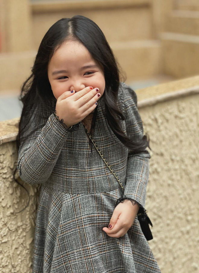 Trang Nhung gây sốt khi khoe bộ ảnh của ái nữ 6 tuổi và cháu ruột từng thi Hoa hậu: Gia đình gen đẹp nhất nhì Vbiz là đây! - Ảnh 10